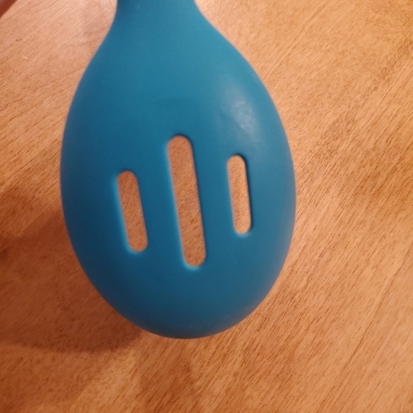 Emeril Lagasse Nylon Slotted Serving Spoon Turquoise Stainless Steel Handle - Picture 2 of 4